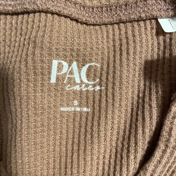 PAC top , size small - Picture 3 of 3